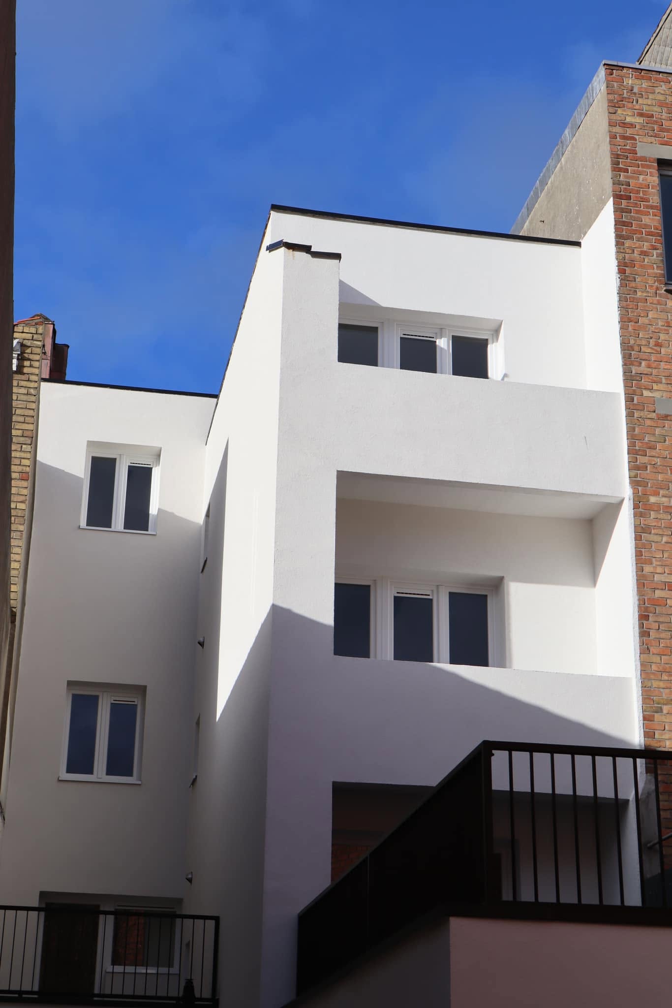 Moderne gevelafwerking met crepi door Revelox